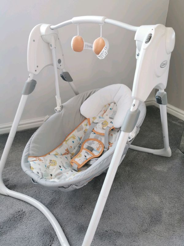 graco small spaces swing